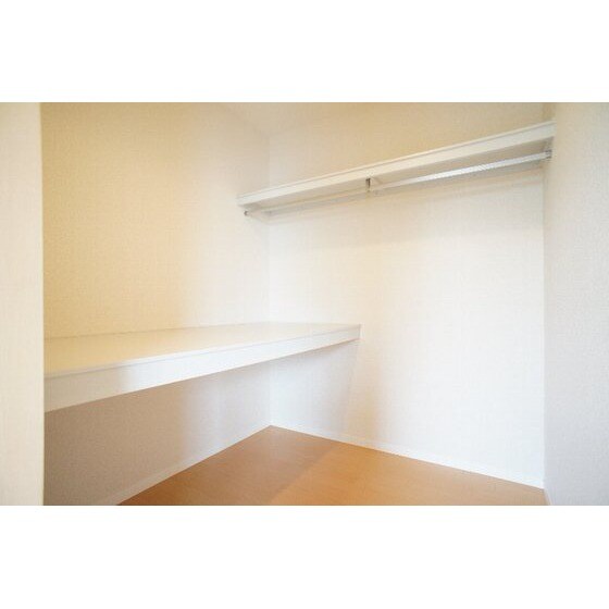 物件内観写真12　(ウォークインクローゼット)