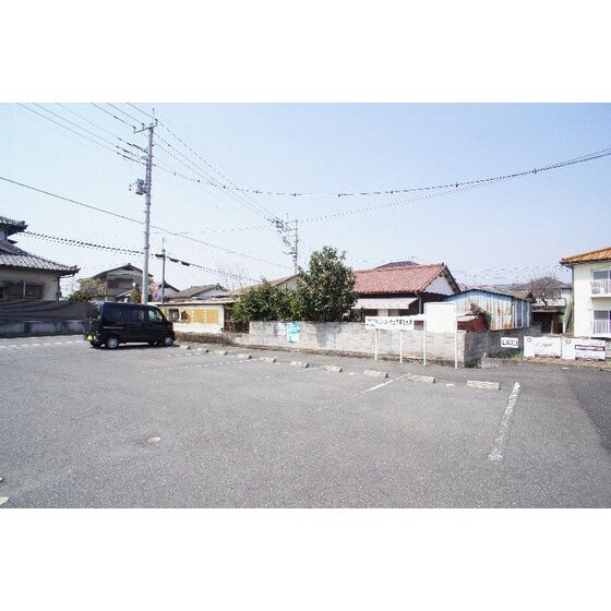 メゾン・ルーチェの駐車場