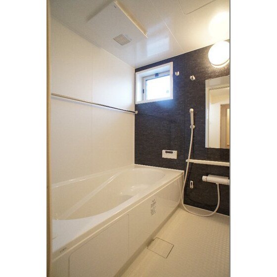 物件内観写真8　(追い焚き、浴室乾燥機付き)