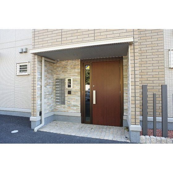 物件外観写真3　(オートロックあり)