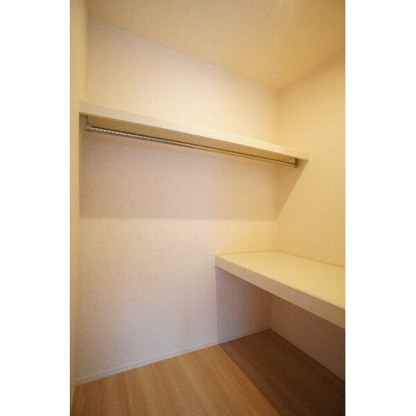 収納(※同仕様、別の部屋の写真です)