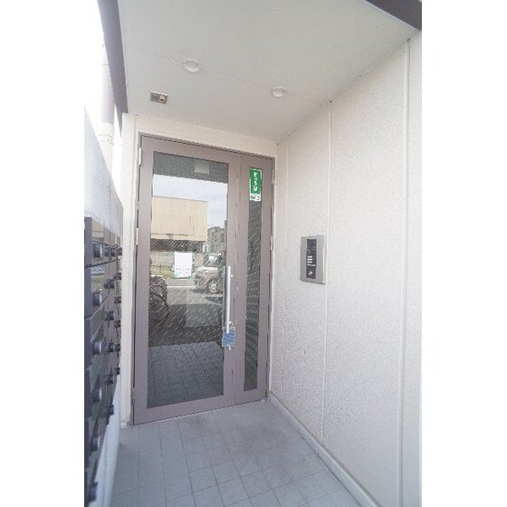 物件外観写真2　(オートロックあり)