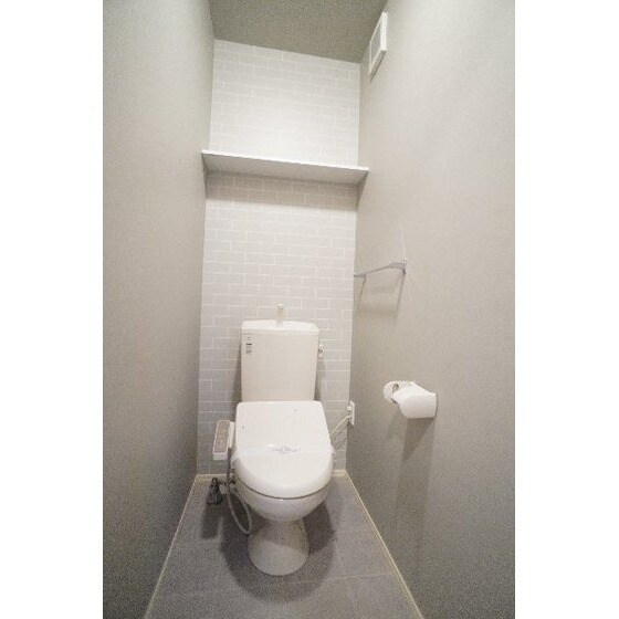 物件内観写真12　(１階トイレ)