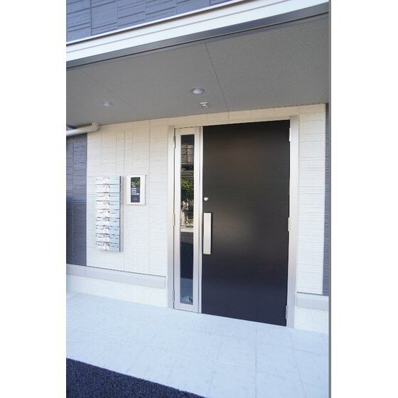 物件外観写真2　(オートロックあり)