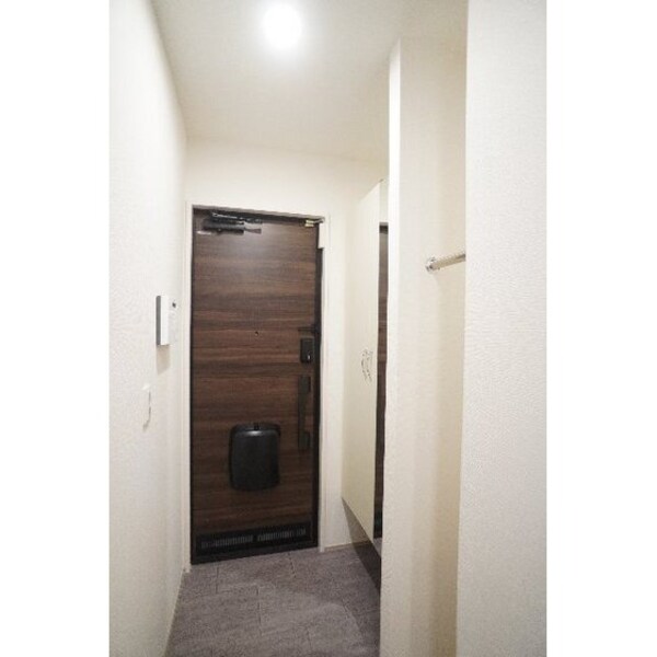 玄関(※同仕様、別の部屋の写真です)
