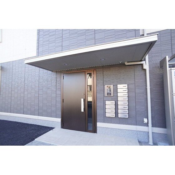 物件外観写真2　(オートロックあり)