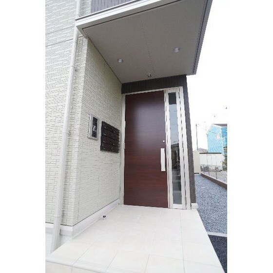 物件内観写真6　(共用エントランスにはオートロッ)