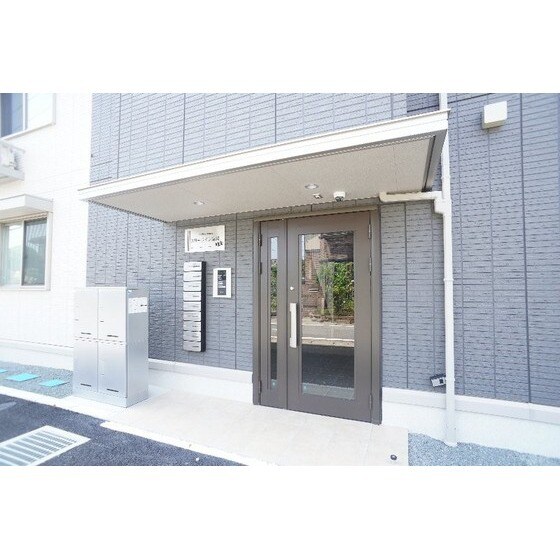 物件外観写真2　(オートロックあり)