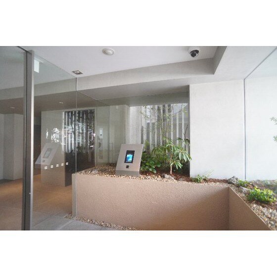 物件外観写真2　(オートロックあり)