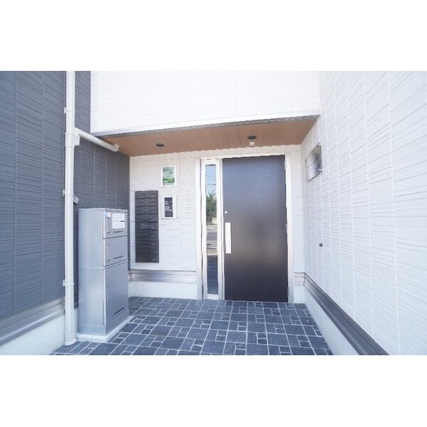 エントランス(オートロック、宅配ボックスあり)