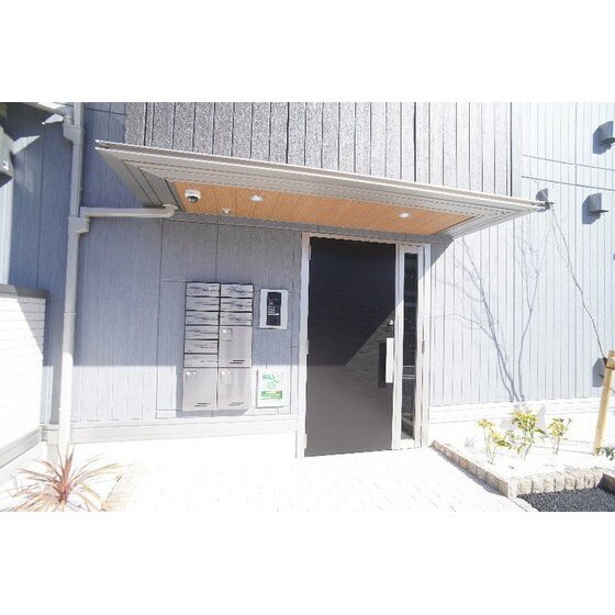 物件内観写真17　(共用エントランスにはオートロッ)