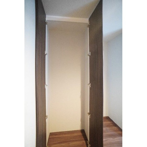 物件内観写真25　(キッチン横の収納)