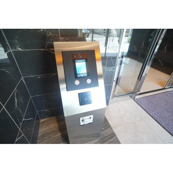 物件内観写真16　(共用エントランスにはオートロッ)