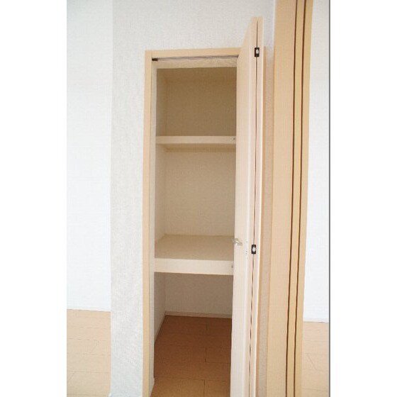 物件内観写真25　(ＬＤＫの収納)