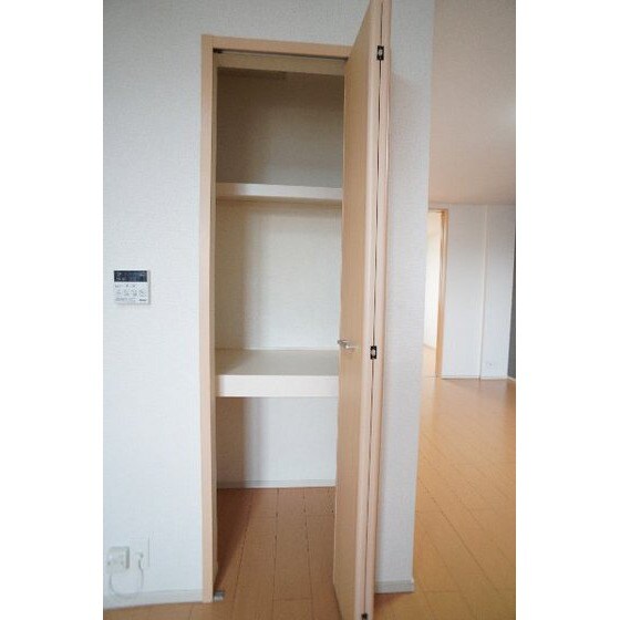 物件内観写真20　(キッチンの収納)