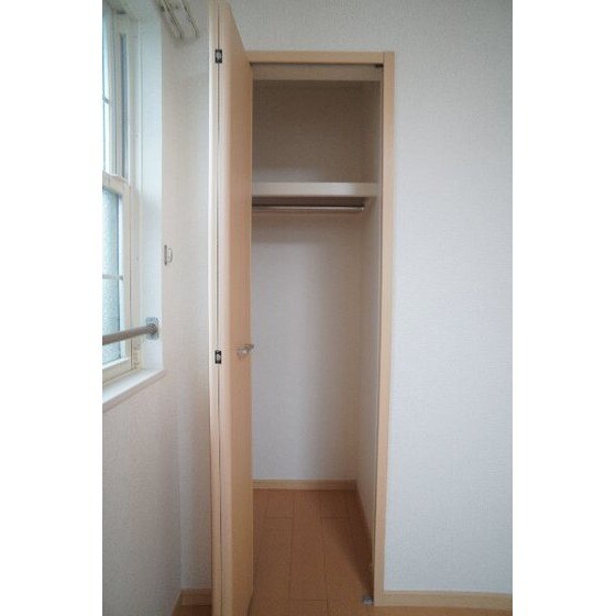 物件内観写真26　(洋室の収納)