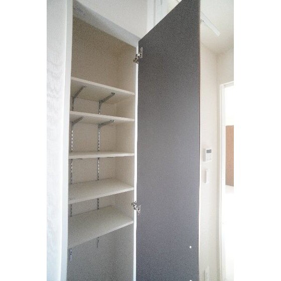 物件内観写真26　(キッチンの収納)