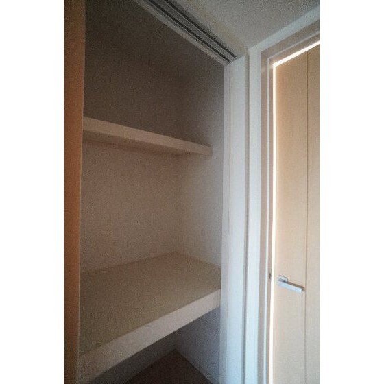 物件内観写真23　(ＬＤＫの収納)