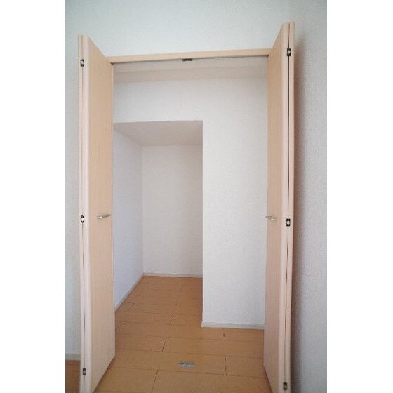 物件内観写真22　(ＬＤＫの収納)