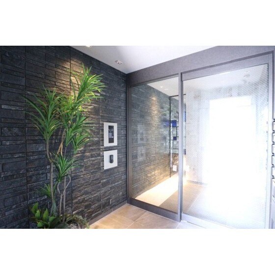 物件内観写真17　(共用エントランスにはオートロッ)