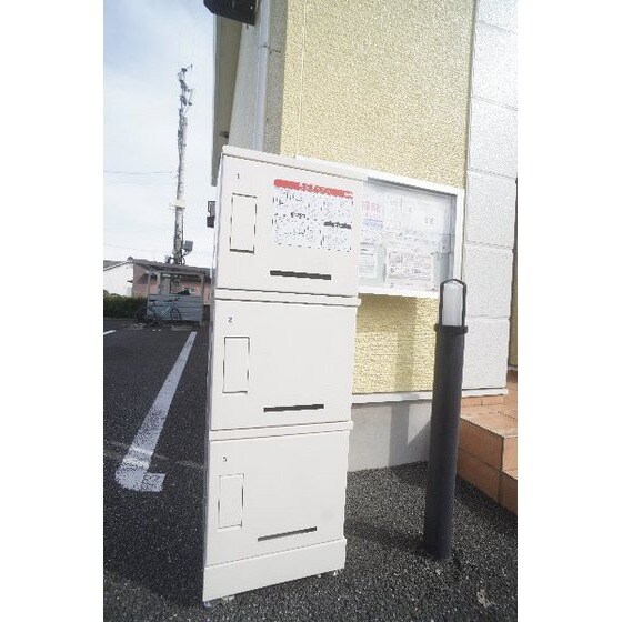 物件外観写真2　(宅配ボックス)