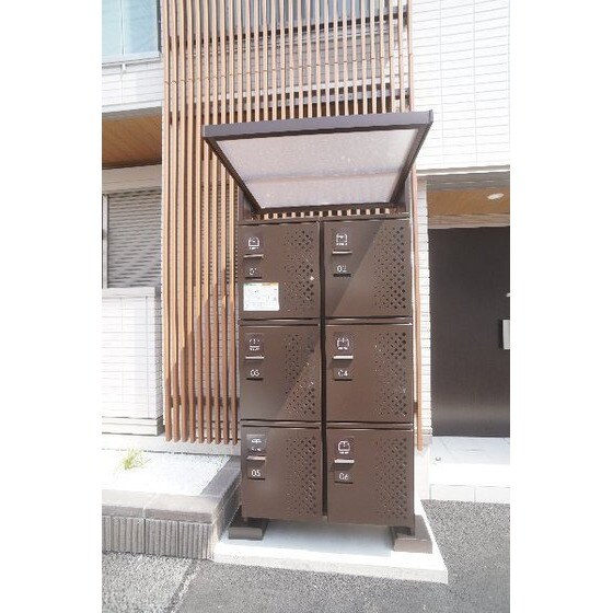 物件外観写真4　(宅配ボックス)