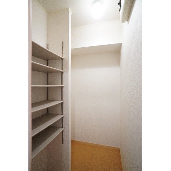 物件内観写真19　(玄関収納)