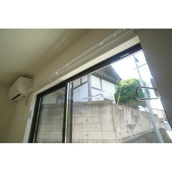 物件内観写真15　(室内物干し)