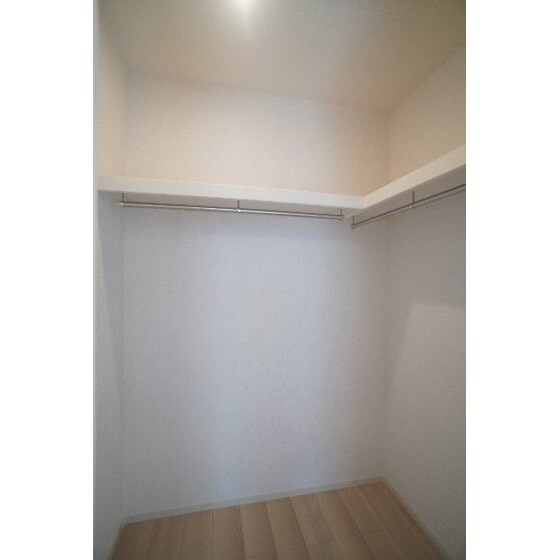 物件内観写真14　(ウォークインクローゼット)