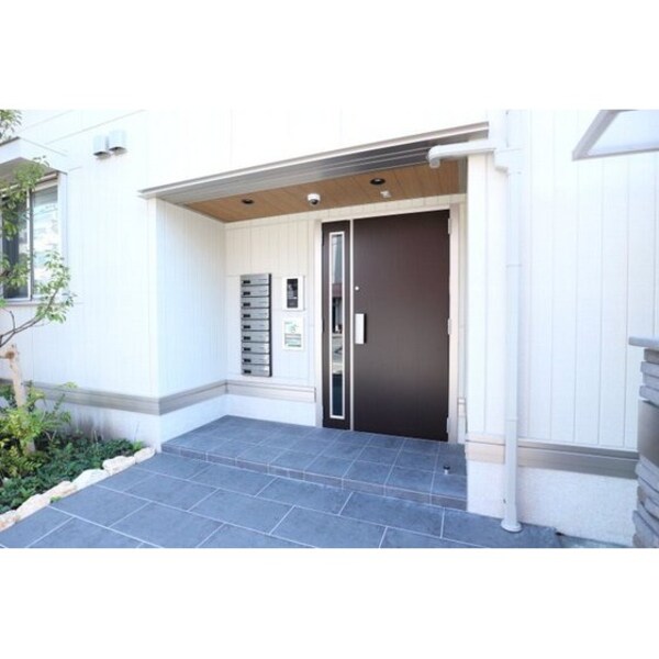 エントランス(共用エントランスにはオートロッ)