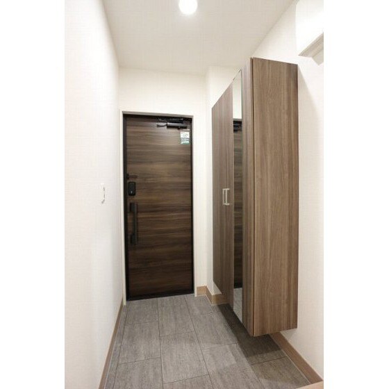 コンフォート若松の玄関