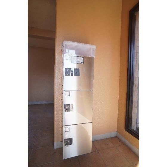 物件外観写真2　(宅配ボックスあり)