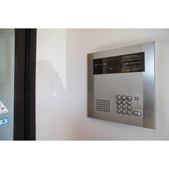 物件内観写真17　(共用エントランスにはオートロッ)