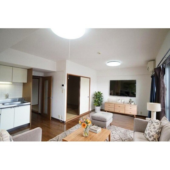 物件内観写真5　(CGで家具等を配置したもので家具)