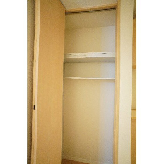 物件内観写真19　(玄関横の収納)