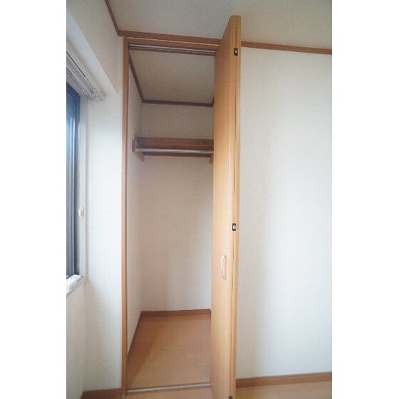 物件内観写真20　(洋室の収納)