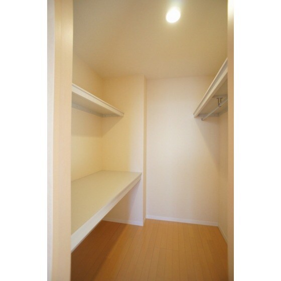 物件内観写真11　(ウォークインクローゼット)