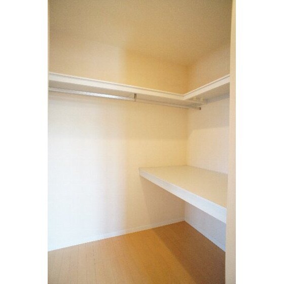 物件内観写真13　(ウォークインクローゼット)