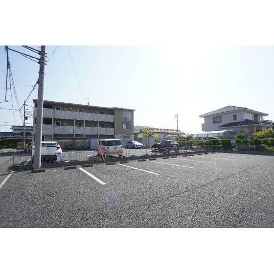 イーストフィールドの駐車場