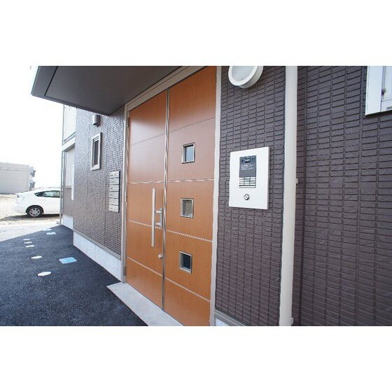 物件外観写真2　(オートロックあり)