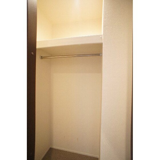 物件内観写真20　(玄関の収納)