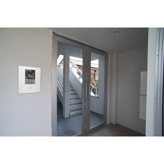 その他(共用エントランスにはオートロッ)