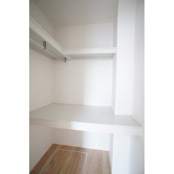 物件内観写真13　(ウォークインクローゼット)