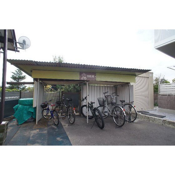 物件外観写真4　(駐輪場)
