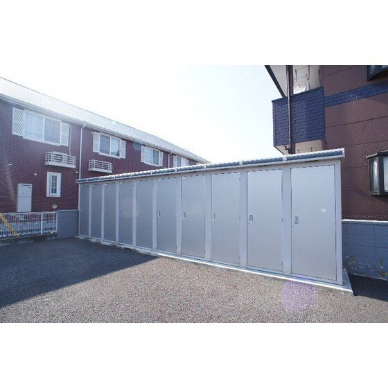 物件内観写真19　(各部屋専用の物置あり)