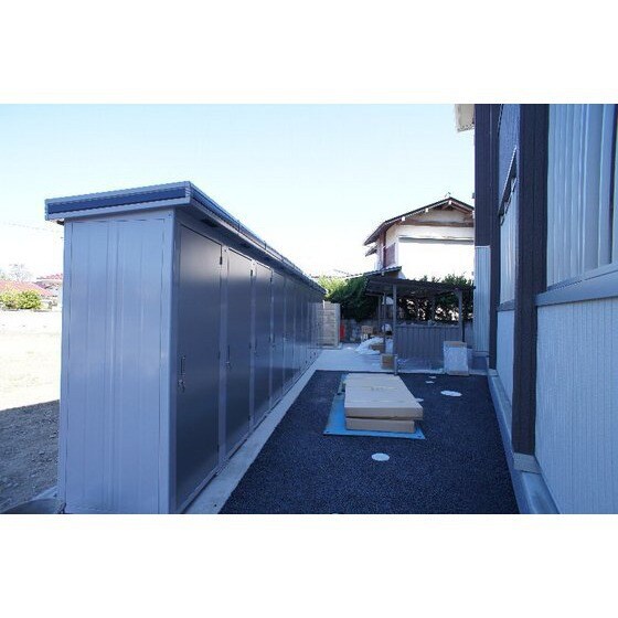 物件外観写真3　(各部屋専用物置)