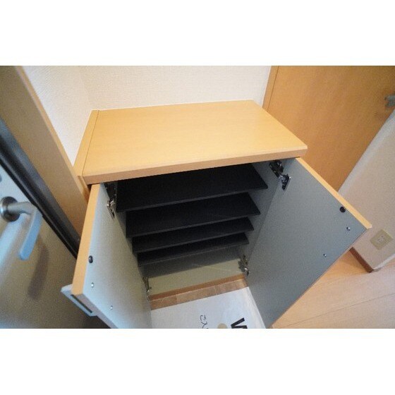 サージ　Ａの玄関