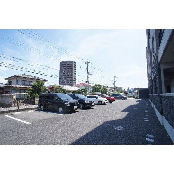 コムフォートワンの駐車場