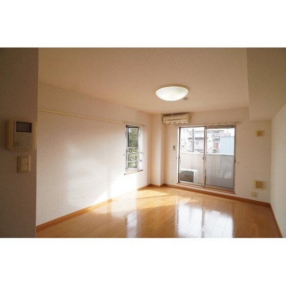 ナカイパレス　ＰａｒｔⅡの居室・リビング