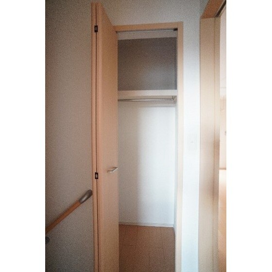 物件内観写真26　(廊下の収納)